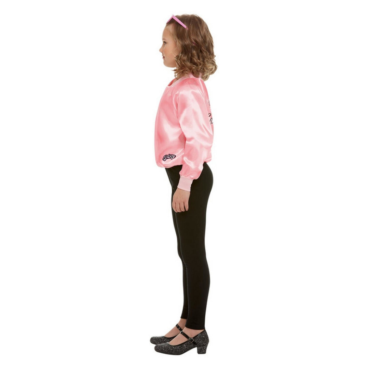 Op deze afbeelding zie je een Kostuums, van het merk Smiffy's. Grease Pink Ladies Jas Betty Meisje