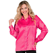 Op deze afbeelding zie je een Kostuums, van het merk Widmann. Jaren 70 Blouse Satijn Roze Vrouw