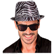 Op deze afbeelding zie je een Accessoires, van het merk Widmann. Pailletten Gangster Hoed Zebra