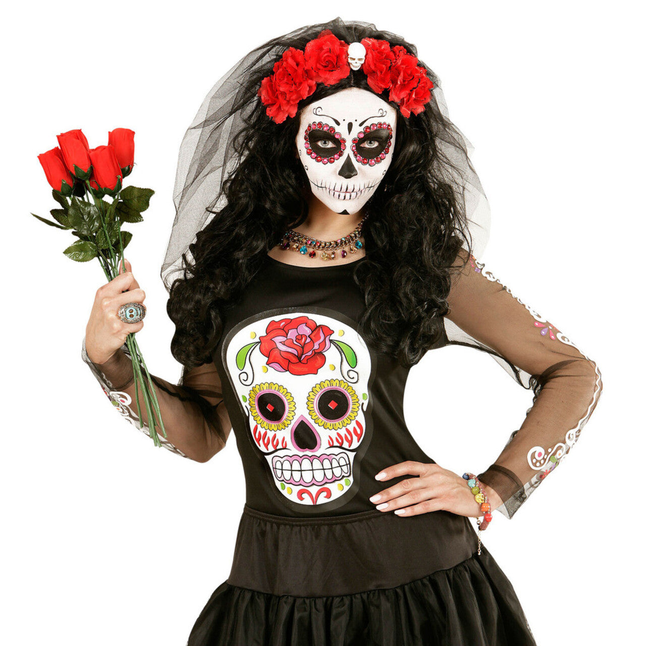 Op deze afbeelding zie je een Accessoires, van het merk Widmann. Happy Halloween Koord Armband Met 7 Gekleurde Schedels
