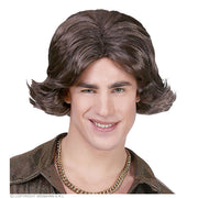Op deze afbeelding zie je een Accessoires, van het merk Widmann. Kc Jaren 70 Disco Pruik Bruin