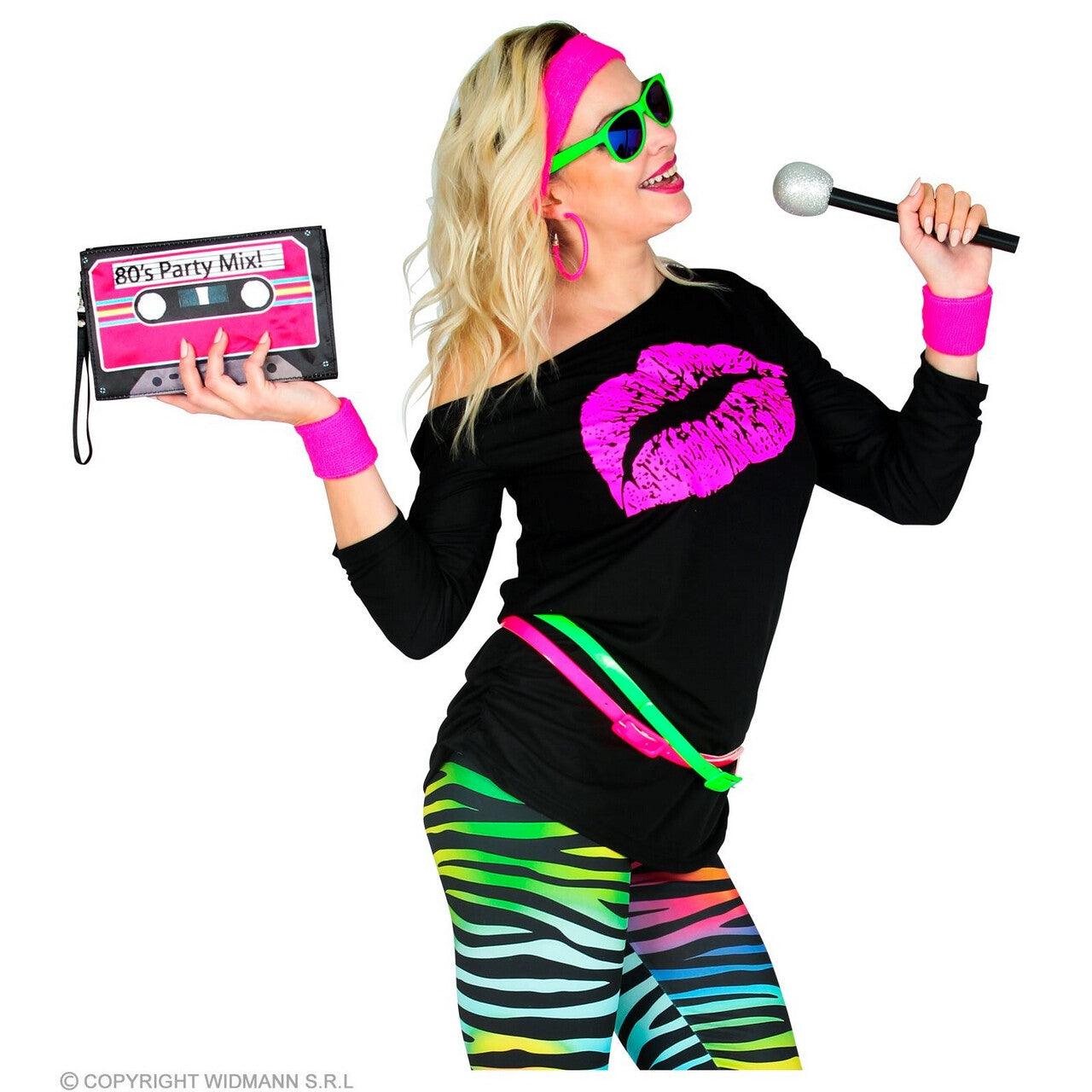 Op deze afbeelding zie je een Kostuums, van het merk Widmann. 80s Shirt Big Kiss Vrouw