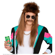 Op deze afbeelding zie je een Accessoires, van het merk Widmann. Pruik New Kids Redneck Met Snor