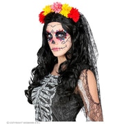 Op deze afbeelding zie je een Accessoires, van het merk Widmann. Dia De Los Muertos Sluier Met Gekleurde Bloemen
