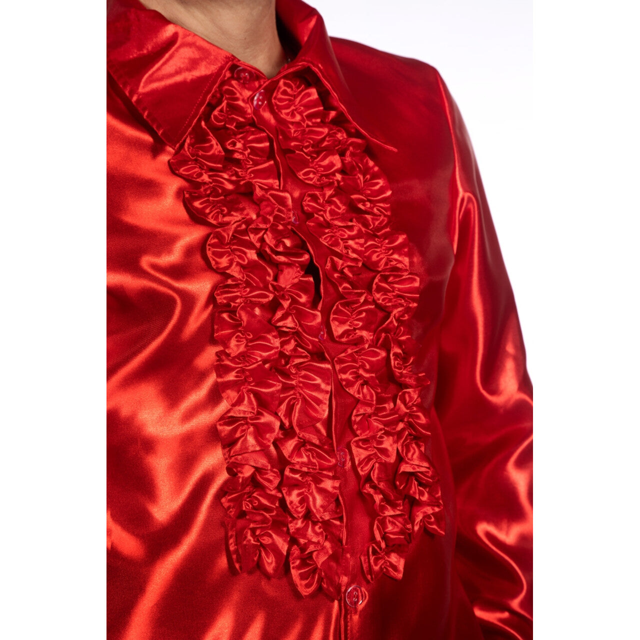 Op deze afbeelding zie je een Kostuums, van het merk Wilbers. Knallend Rode Foute Ruchesblouse Satijn Disco Party Man