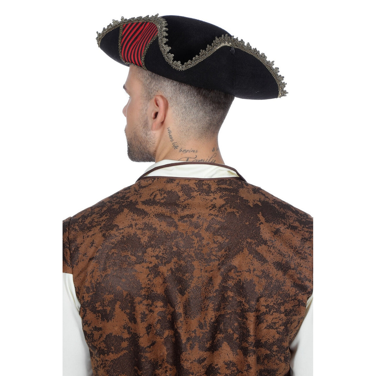 Op deze afbeelding zie je een Accessoires, van het merk Wilbers. Piratenhoed Luxe Zwart / Rood